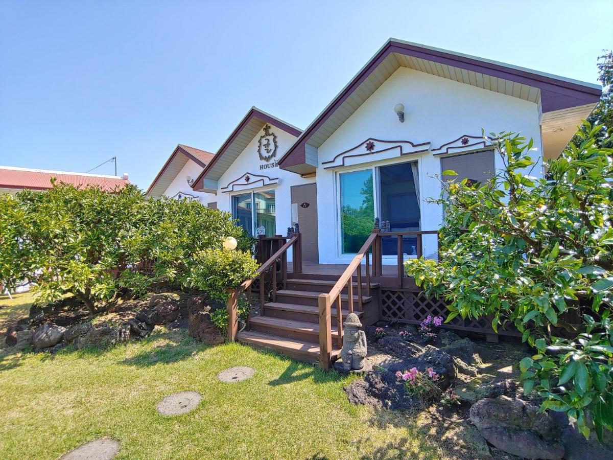Gyulhouse Pension Seogwipo Exterior photo
